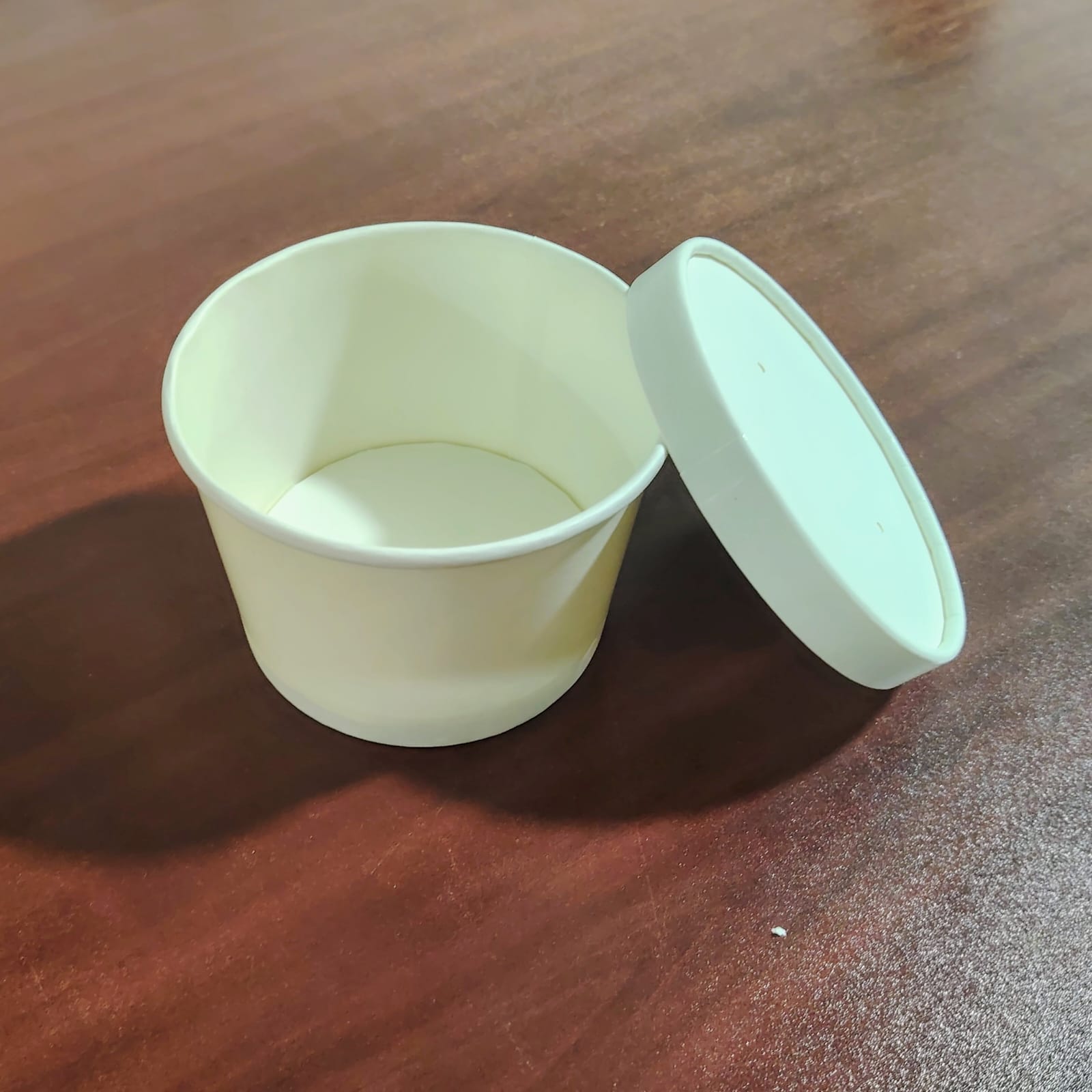 Tapa para contenedor de papel blanco de 16 oz. - Imagen 3